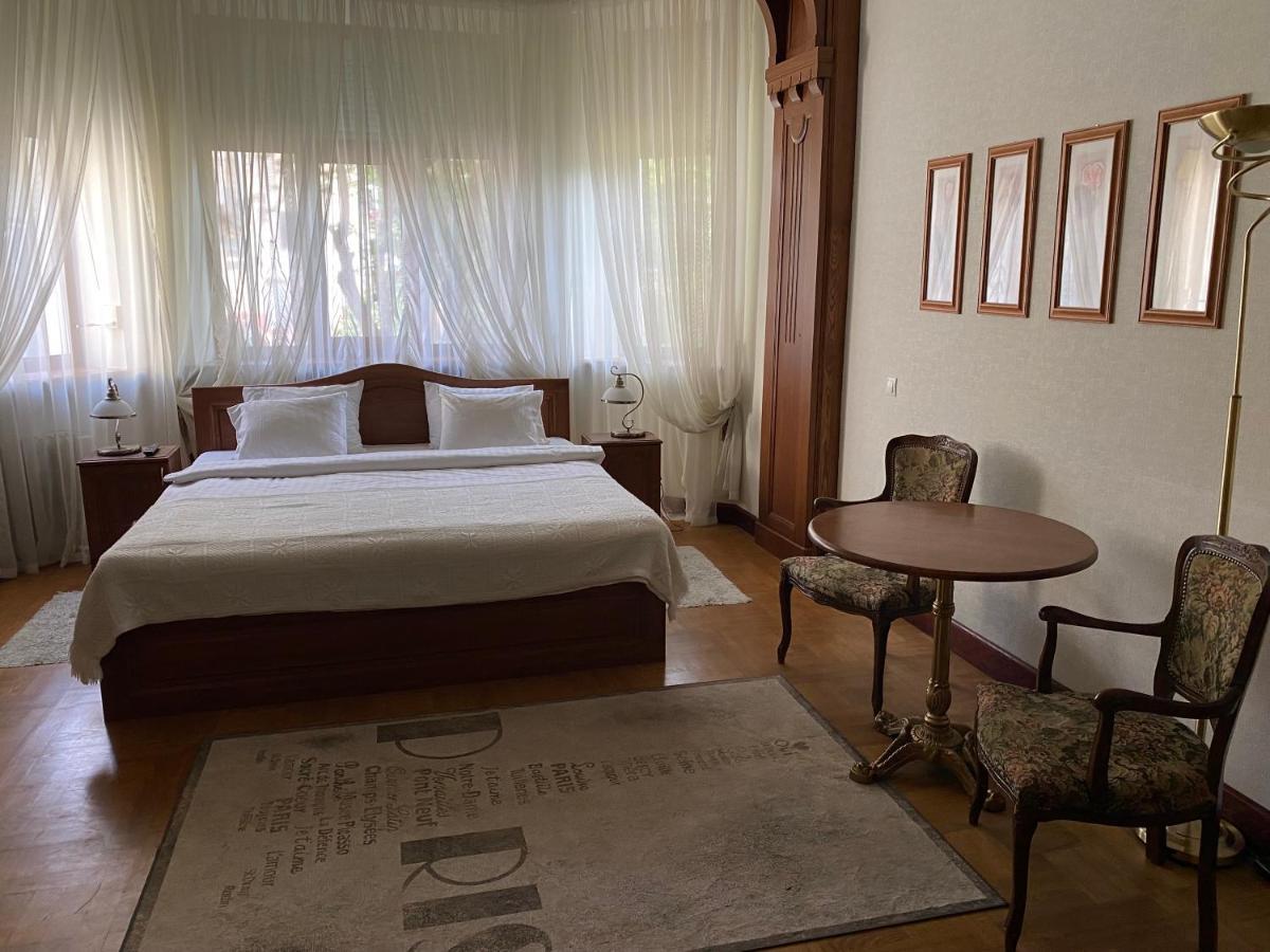 Hotel Kert Free Parking Рига Екстериор снимка