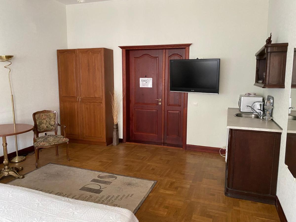 Hotel Kert Free Parking Рига Екстериор снимка