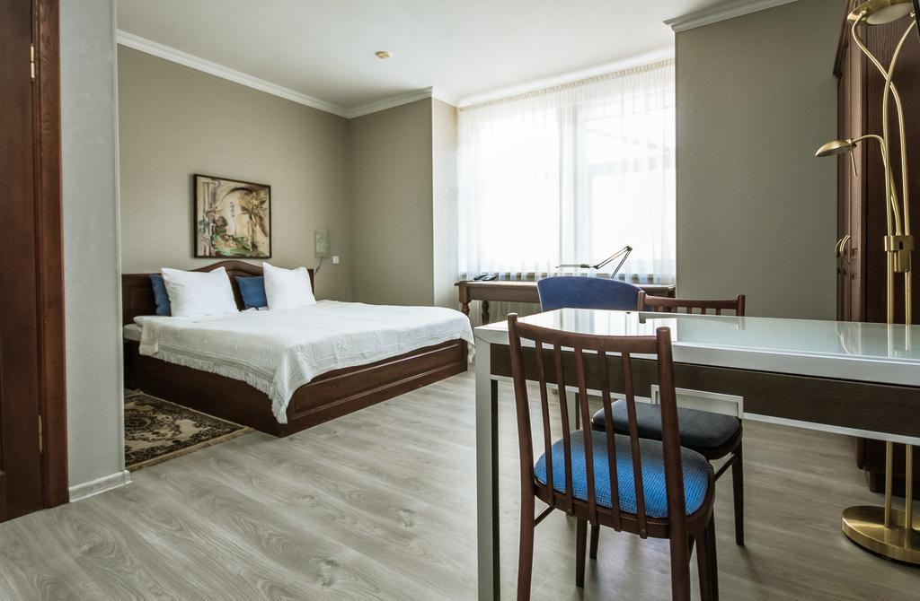 Hotel Kert Free Parking Рига Екстериор снимка