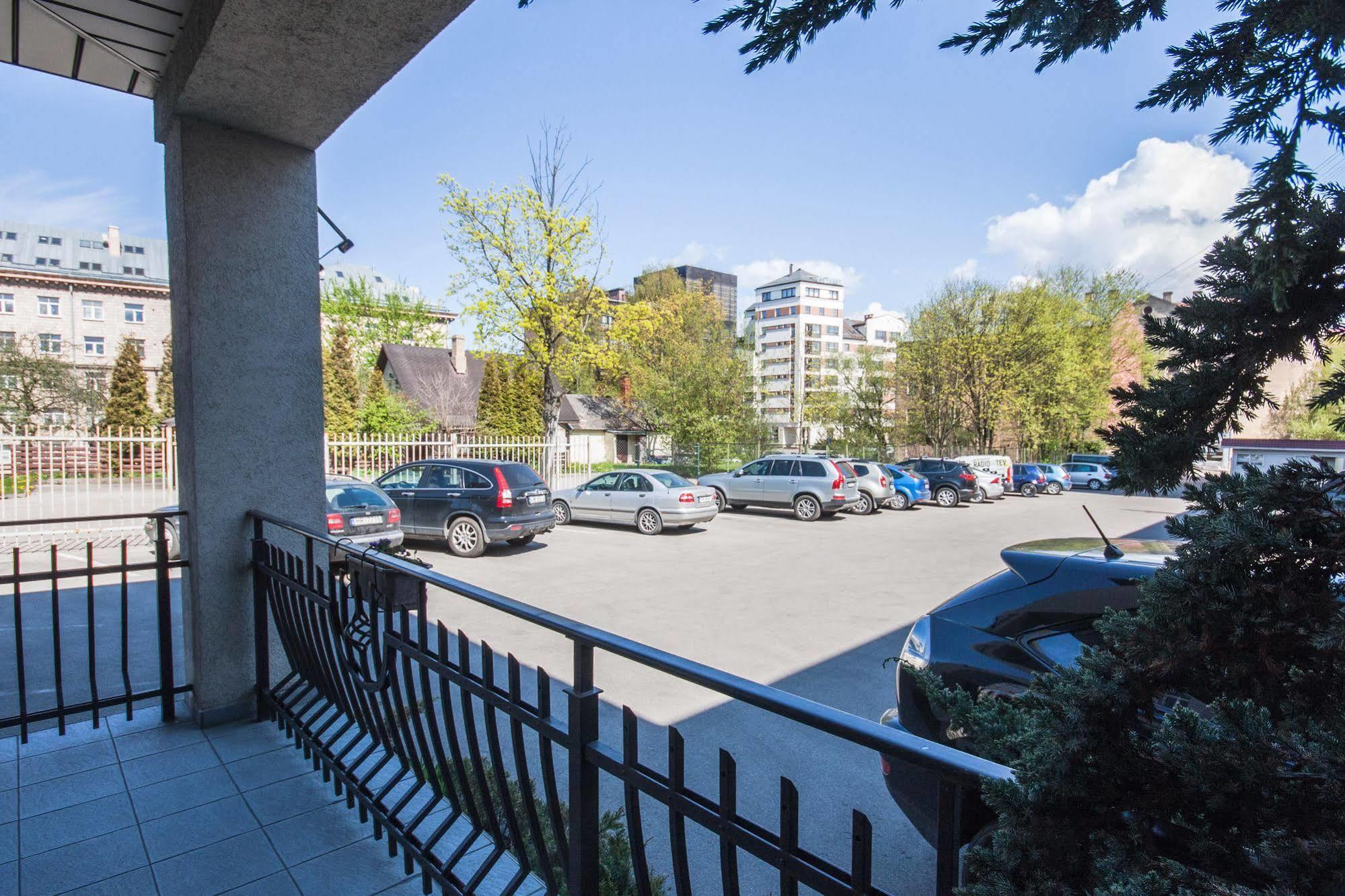 Hotel Kert Free Parking Рига Екстериор снимка
